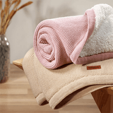 Hovedbilde Babyono | Bomullsteppe med fleece | 75x100 cm | Rosa Vaffelstrikk